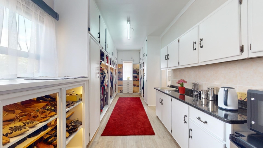 6 Bedroom Property for Sale in Van Der Hoff Park North West